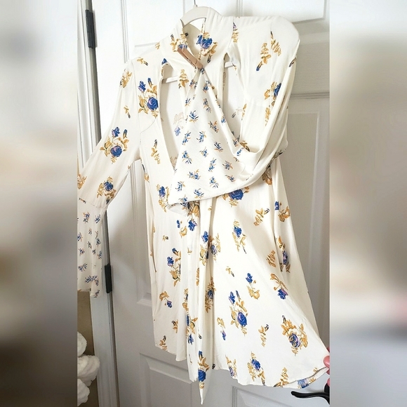 Free People Tate Floral Print Flowy Mini Dress Soft Flutter Sleeve NWT - Picture 8 of 14